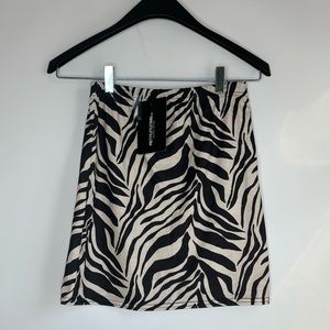 Pretty Little Thing | Black Zebra Basic Mini Skirt | Sz: 10 / M